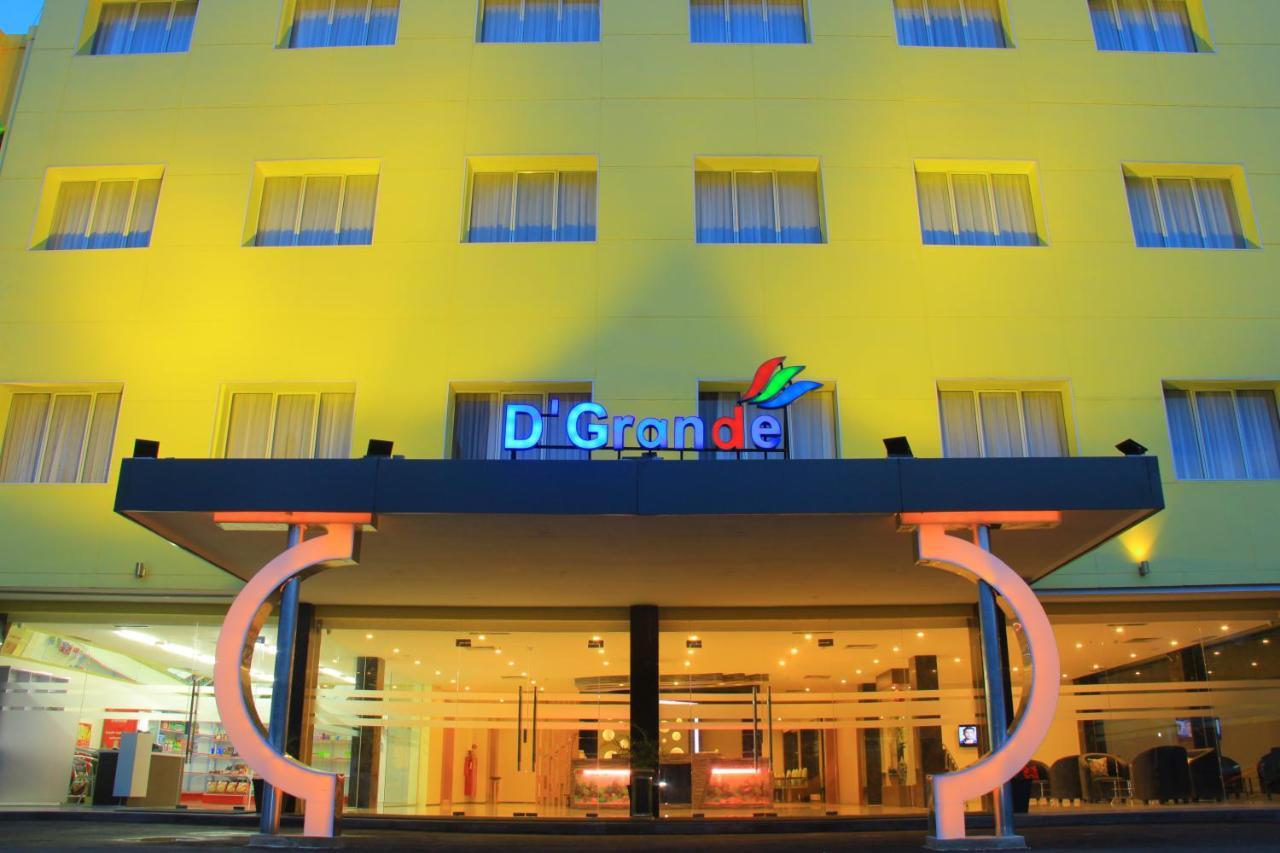 D'Grande Hotel Batam Exteriör bild