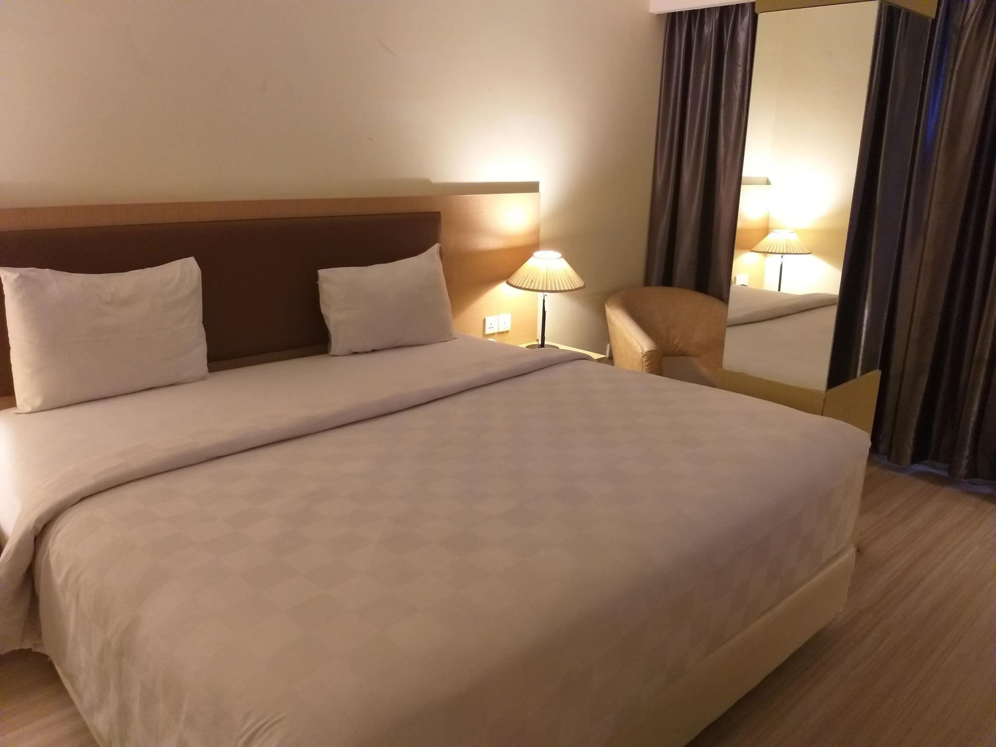 D'Grande Hotel Batam Exteriör bild