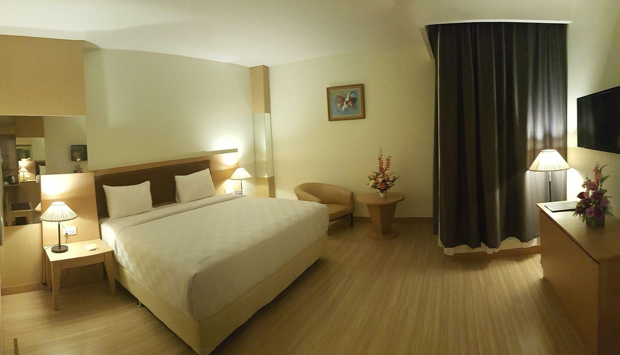 D'Grande Hotel Batam Exteriör bild